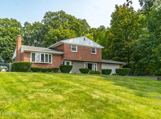 9 Ten Springs Dr, Saratoga Springs, NY 12866