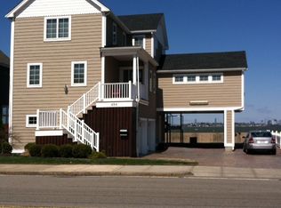 694 Sea St, Quincy, MA 02169