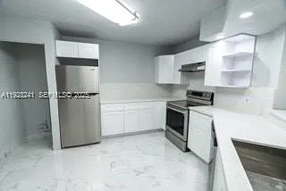 975 N Franklin Ave #975B — Photo 1