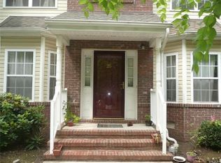 25 Forest Dr, Piscataway, NJ 08854