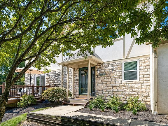 2nd image of 591 Olentangy Woods Dr