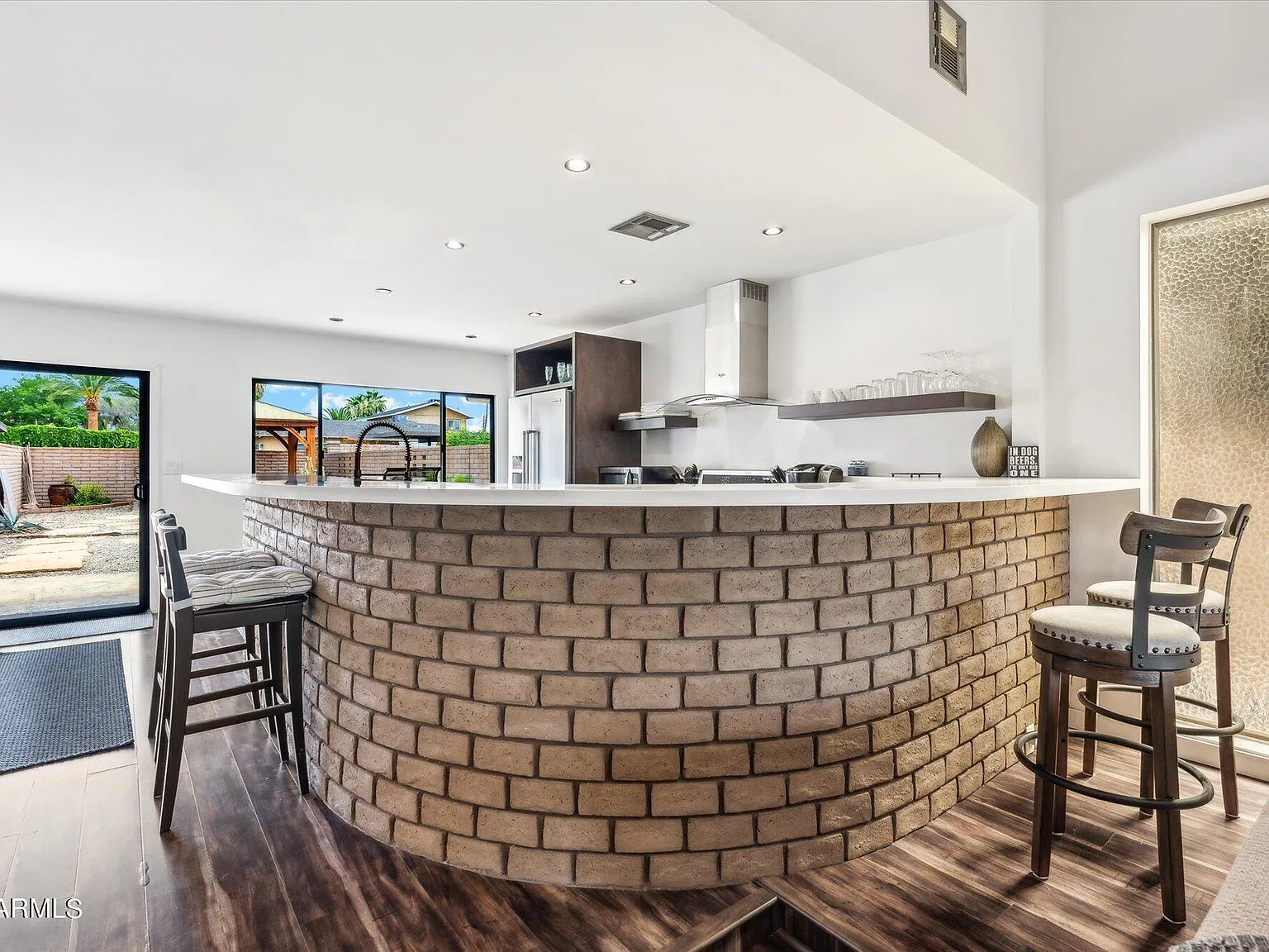 2 bed, 2.0 bath, 3274 sqft, $4,495 — Photo 3