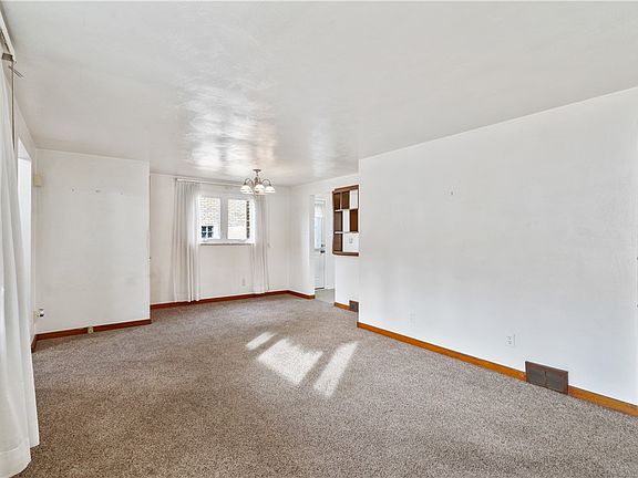 4th image of 5223 Woodland Dr
