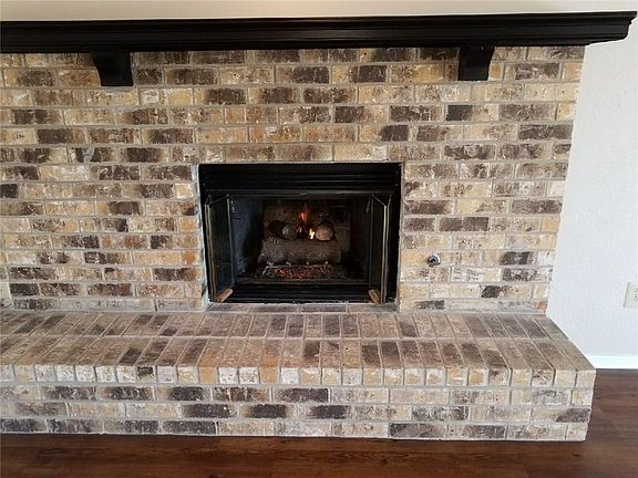 5th image of 2202 Meadow Ln