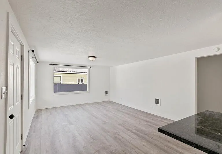 1027 S Beeman St — Photo 17