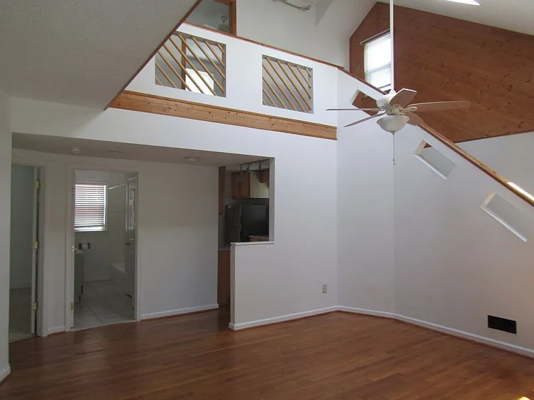 606 23rd St — Photo 2