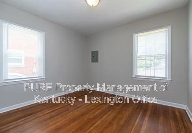 817 Marcellus Dr — Photo 15