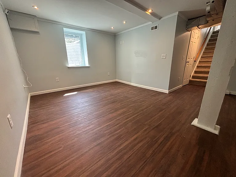 775 Lexington Pkwy S — Photo 10