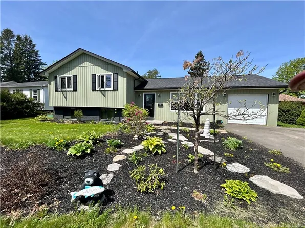 38 Emery St, Riverview, NB E1B 1A9
