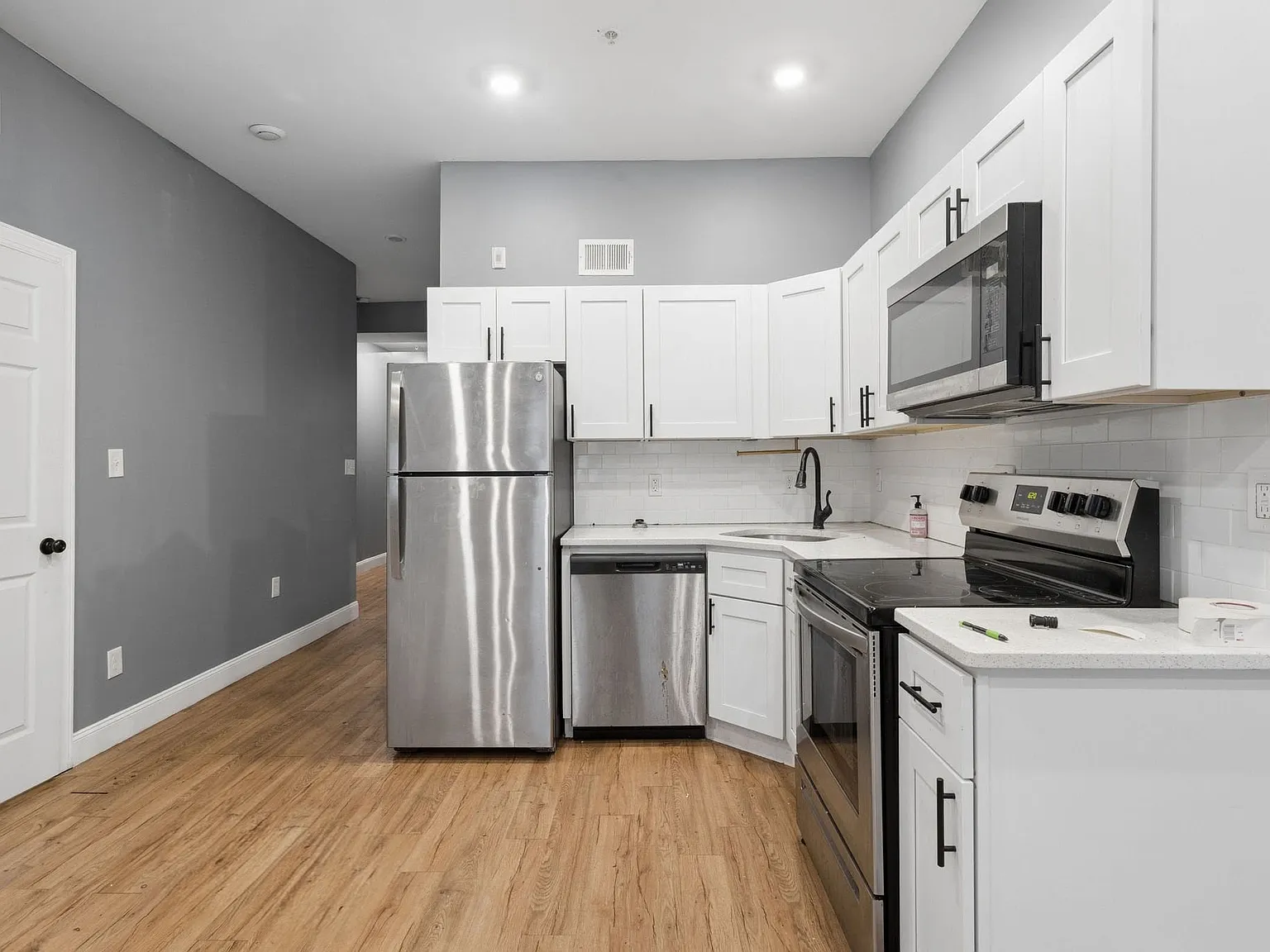 2932 W Oxford St — Photo 4