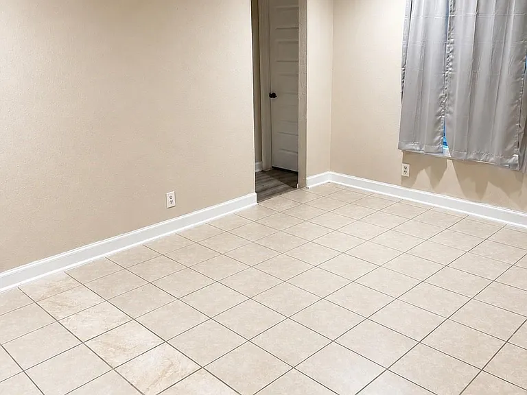 5235 Pensdale St — Photo 3