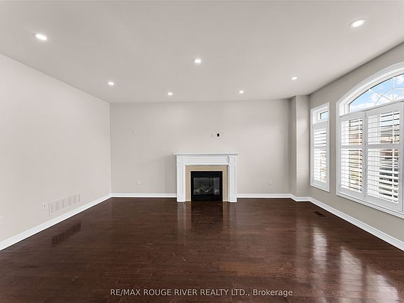 5th image of 1784 Fairport Rd