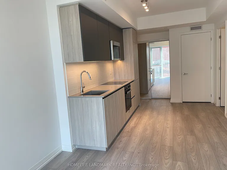 400 King St W #604 — Photo 7