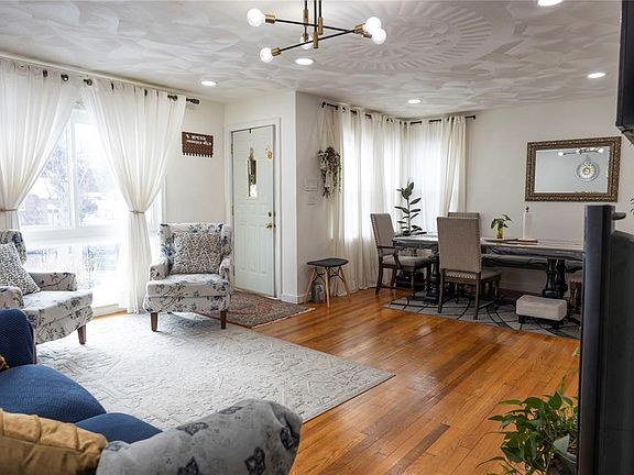 4th image of 3613 Vestal Rd