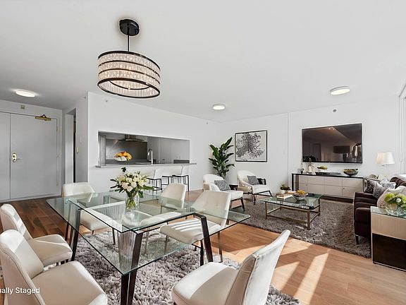 2nd image of 1288 Marinaside Cres #603