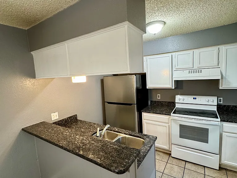 4009 Evergreen St — Photo 3