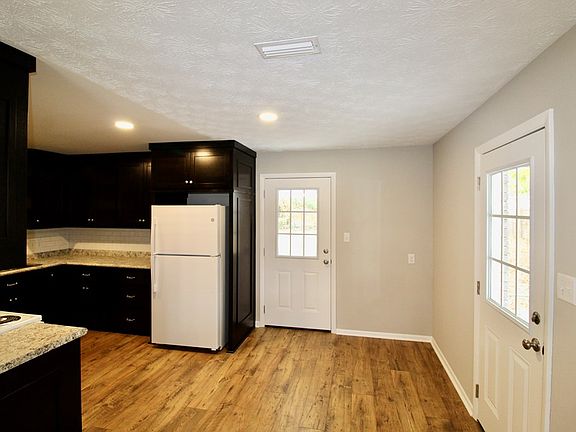 5th image of 404 S College St