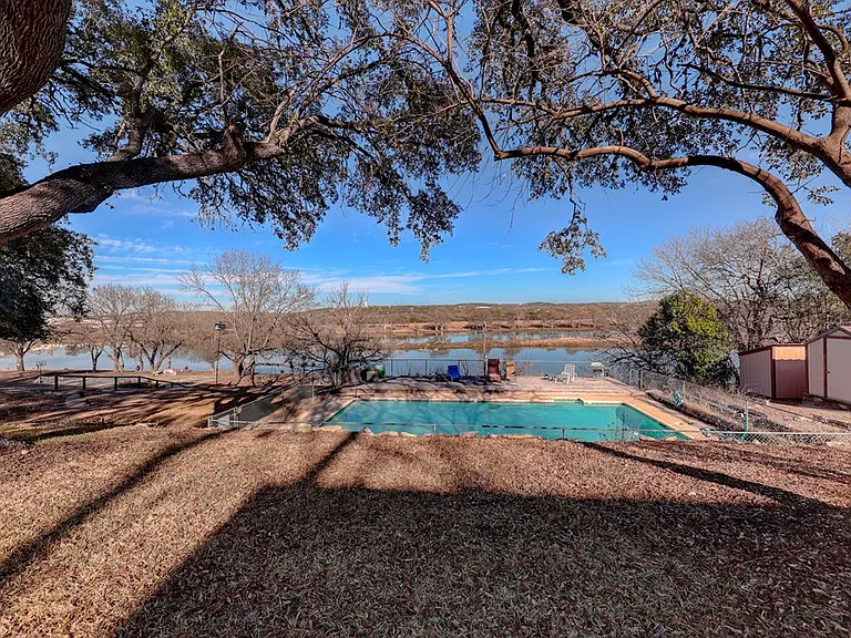 2745 Bandera Hwy — Photo 20