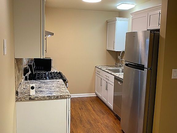 4th image of 21W581 North Ave APT 78