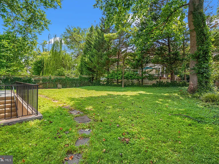 7504 Radnor Rd — Photo 35