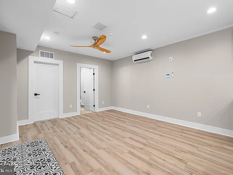 400 S Conkling St #6 — Photo 8