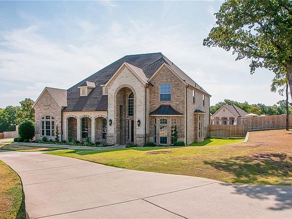 3rd image of 2421 Plantation Dr N