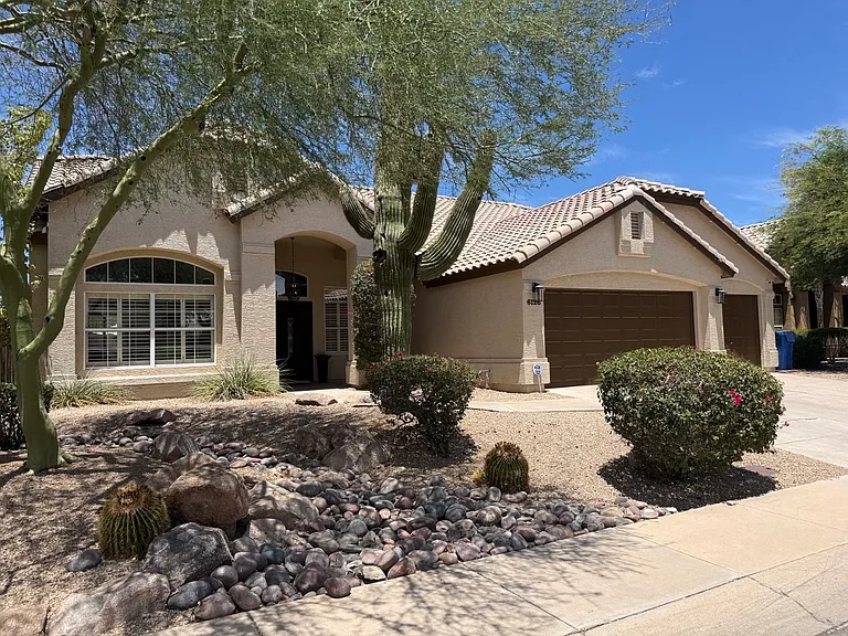 6126 E Juniper Ave — Photo 2