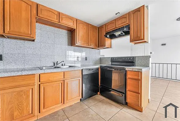 2 bed, 792 sqft, $1,350 — Photo 1