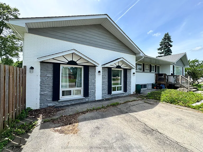 95 Diffin Dr — Photo 1