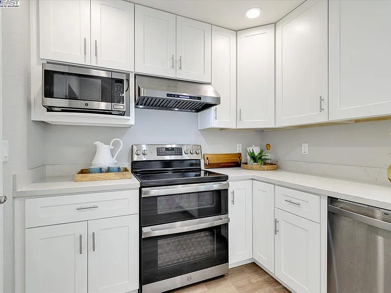 1827 Bandoni Ave — Photo 18