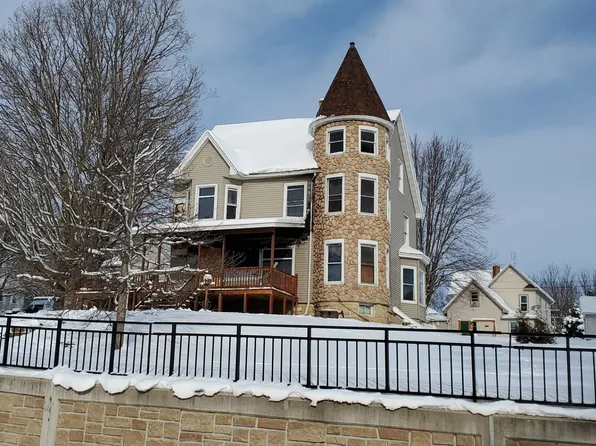 530 E Louisa St, Darlington, WI 53530