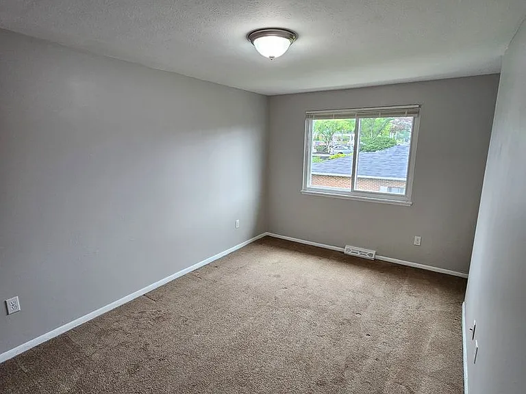 71-127 E Sprague Rd — Photo 12