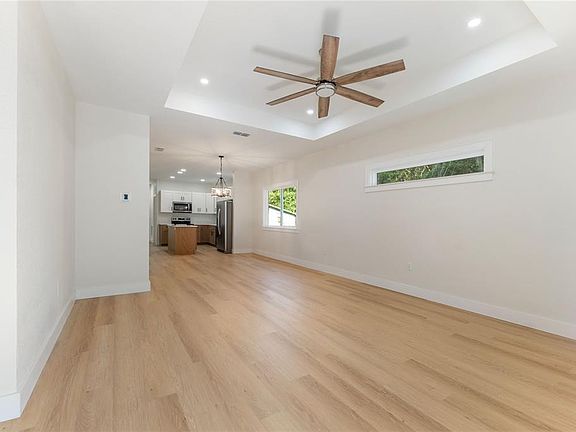 5th image of 925 NE 17TH DRIVE
