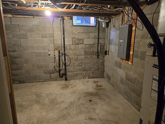 3rd image of 170 Macenroe Dr
