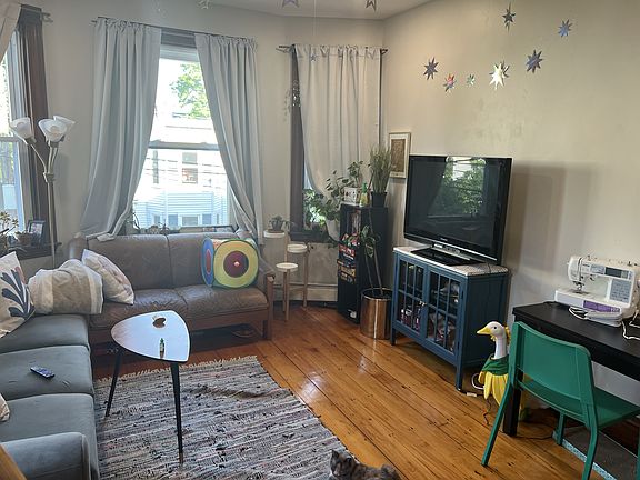 2nd image of 31 Tremont St APT 3