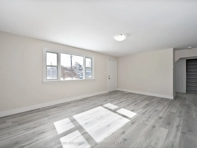 52 Cundles Rd E #UPPER — Photo 6