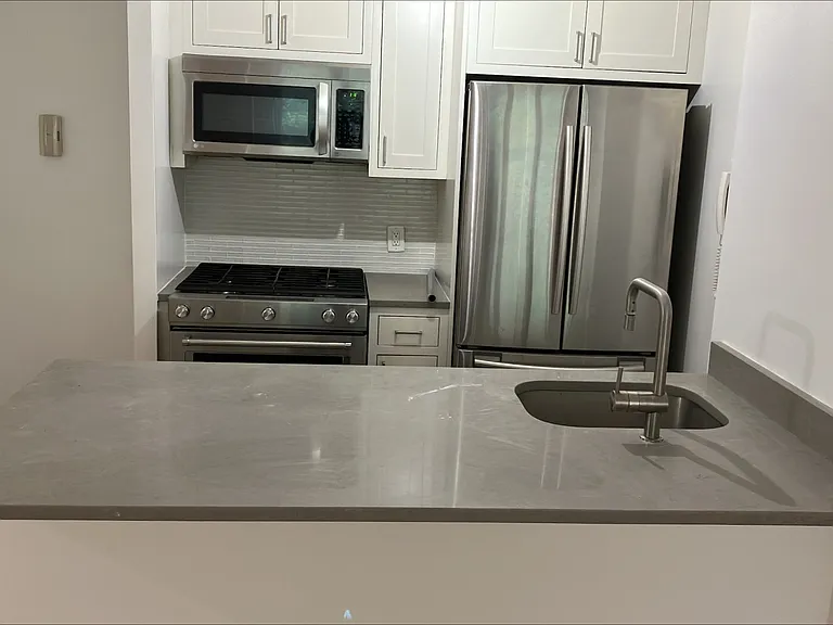 115 E 34th St #307 — Photo 4