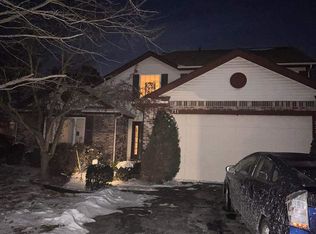 271 N Crooked Lake Ln, Lindenhurst, IL 60046