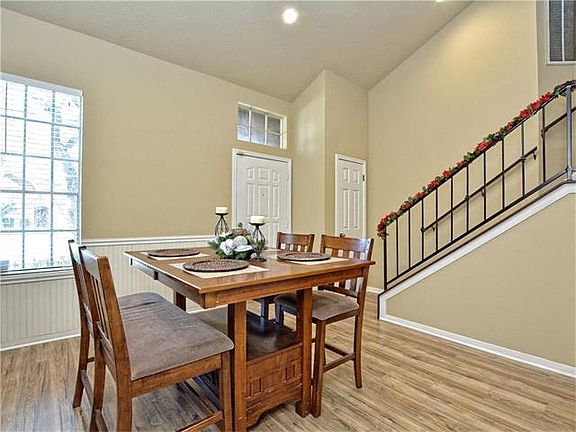 4th image of 1004 Elmwood Trl