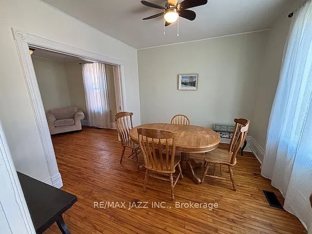177 Athol St E — Photo 7