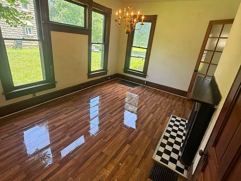 353 Woodlawn Ave — Photo 4