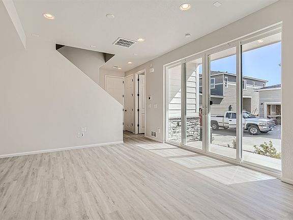 4th image of 12216 Farmview St