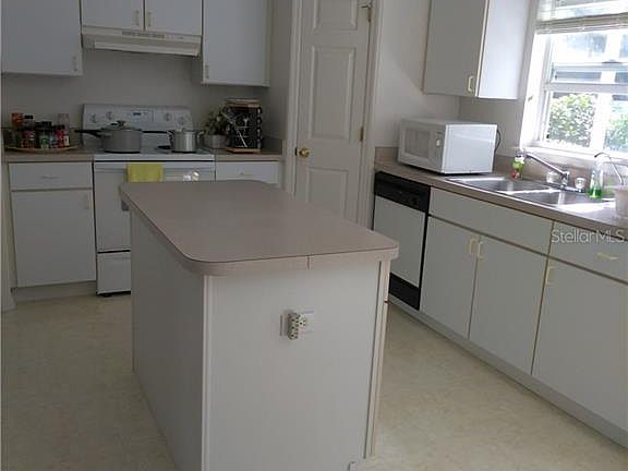 5th image of 1160 Cambourne Dr