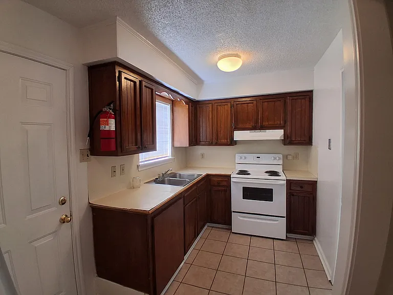 116 Oak Ridge Ave #D — Photo 6
