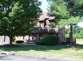 117 Colonial Hill Dr, Wallingford, CT 06492