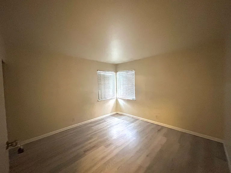 676 Berry Ave — Photo 3