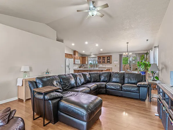 2016 Lara Ln, Central Pt, OR 97502