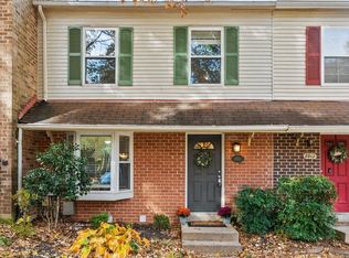 8914 Shamrock Ct, Springfield, VA 22152