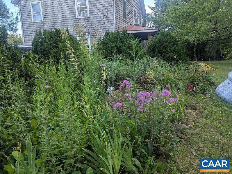 4 bed, 2.0 bath, 1906 sqft, $2,700 — Photo 3