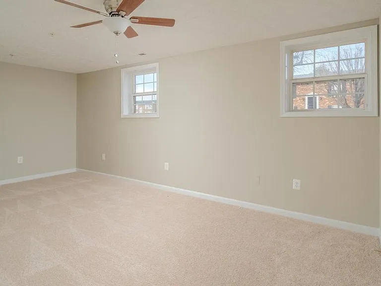 11818 Sylvia Dr — Photo 16